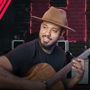 Hebert Freire tocando violão